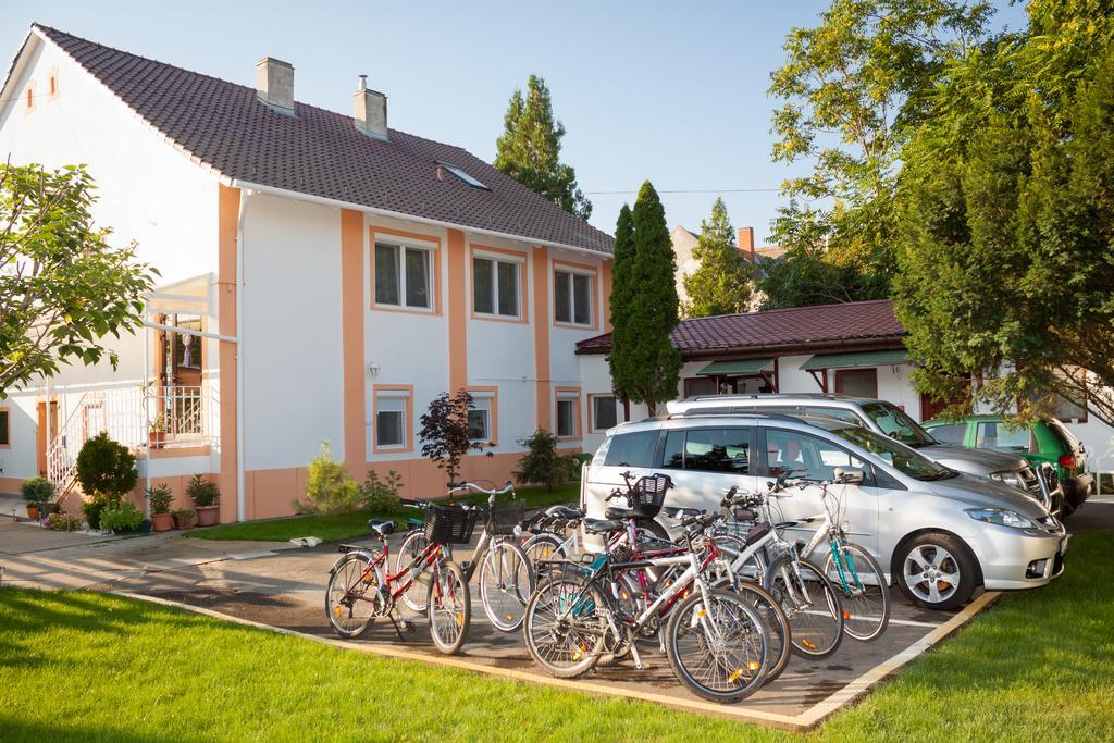 Szivárvány Panzió Szeged Exterior foto
